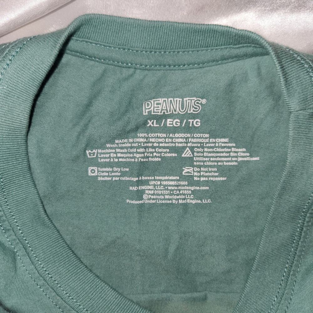 🔥Peanuts T-Shirt in Green with Characters | Sz XL - Picture 3 of 4